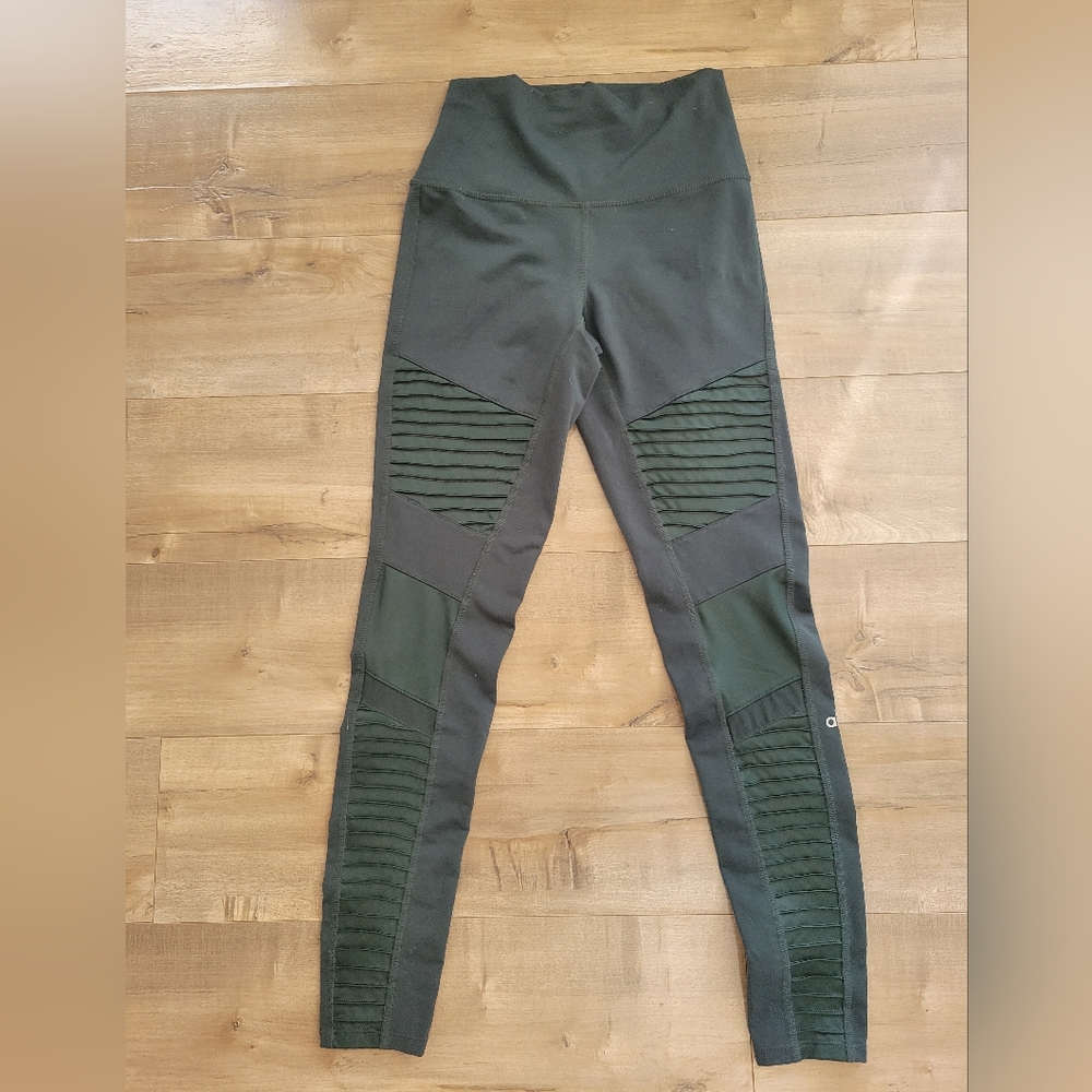 High-Waisted Black and Green Leggings